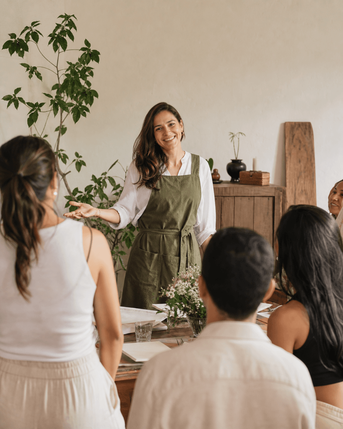 Planner recibiendo a las personas de su comunidad